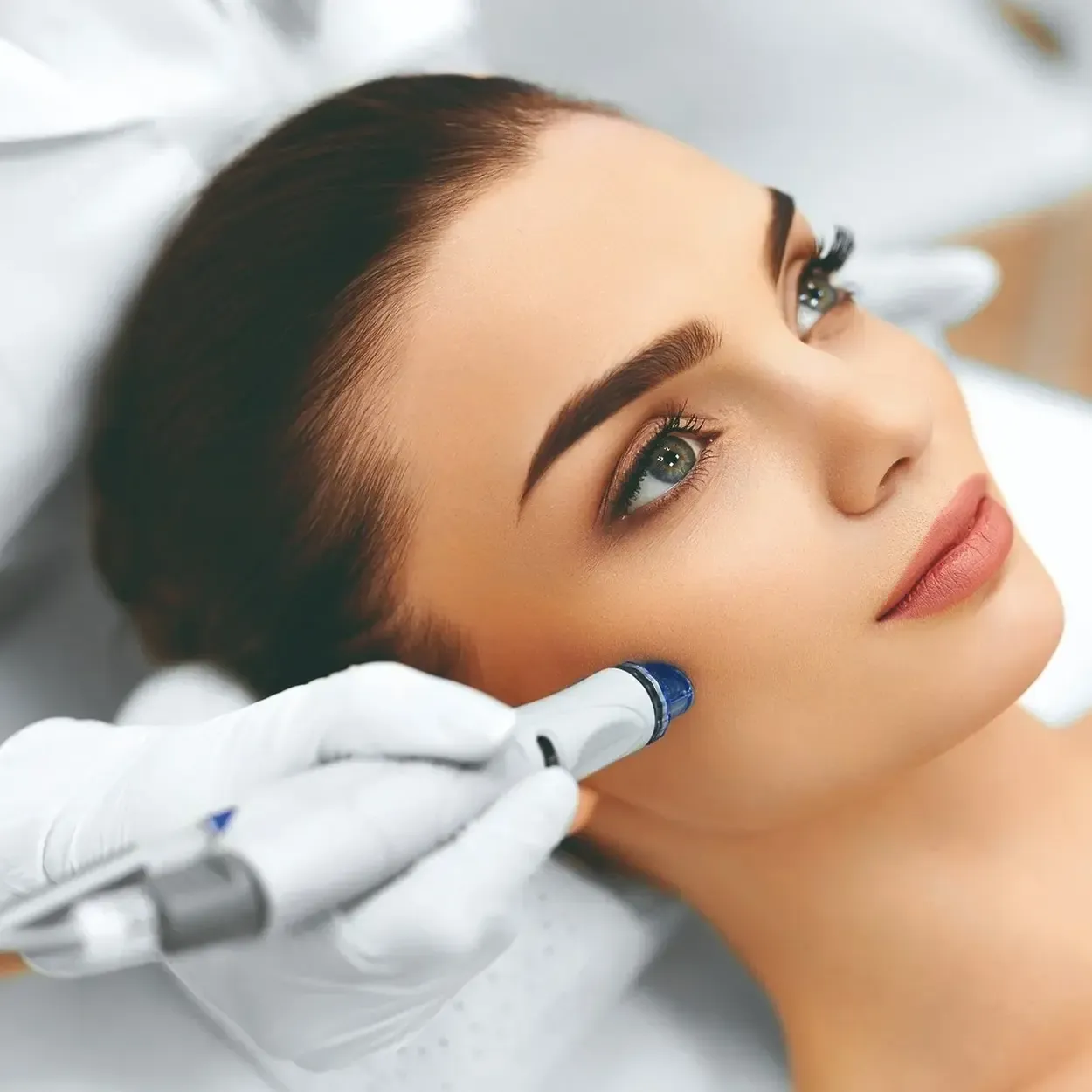 Apparative Anti-Aging Facials im spa.Five Frankfurt