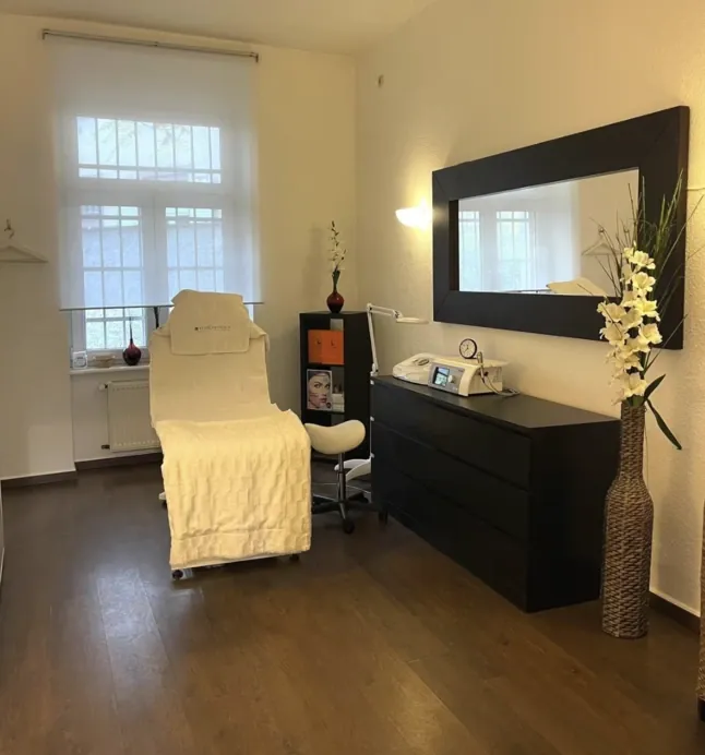 spa.Five Behandlungsstuhl - Moderne Ausstattung