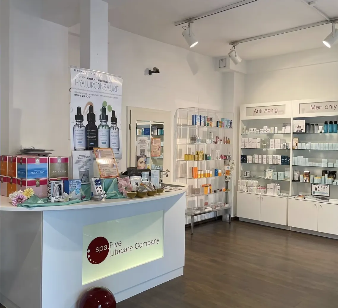 spa.Five Empfangsbereich - Willkommen in unserem Institut